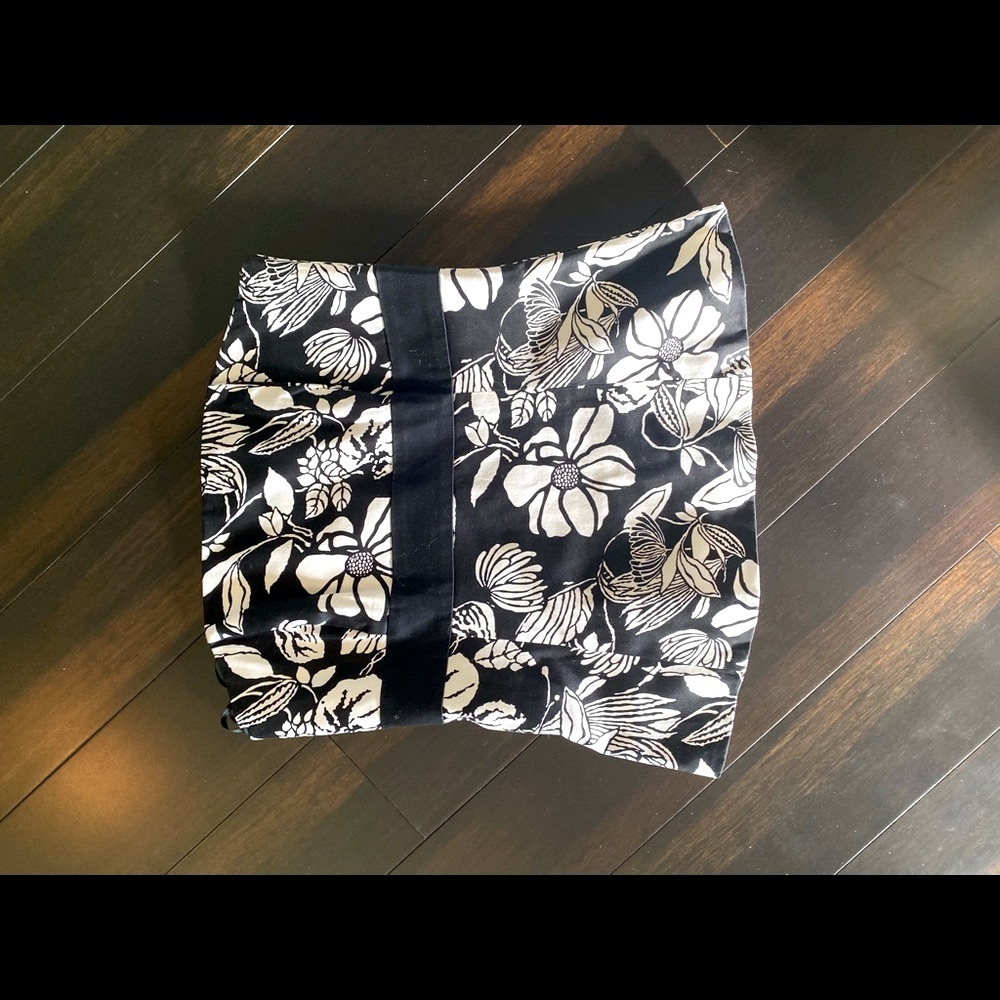 White House black market bustier